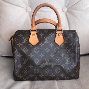 ⛔️SOLD⛔️Authentic Louis Vuitton speedy 25 Monogram
